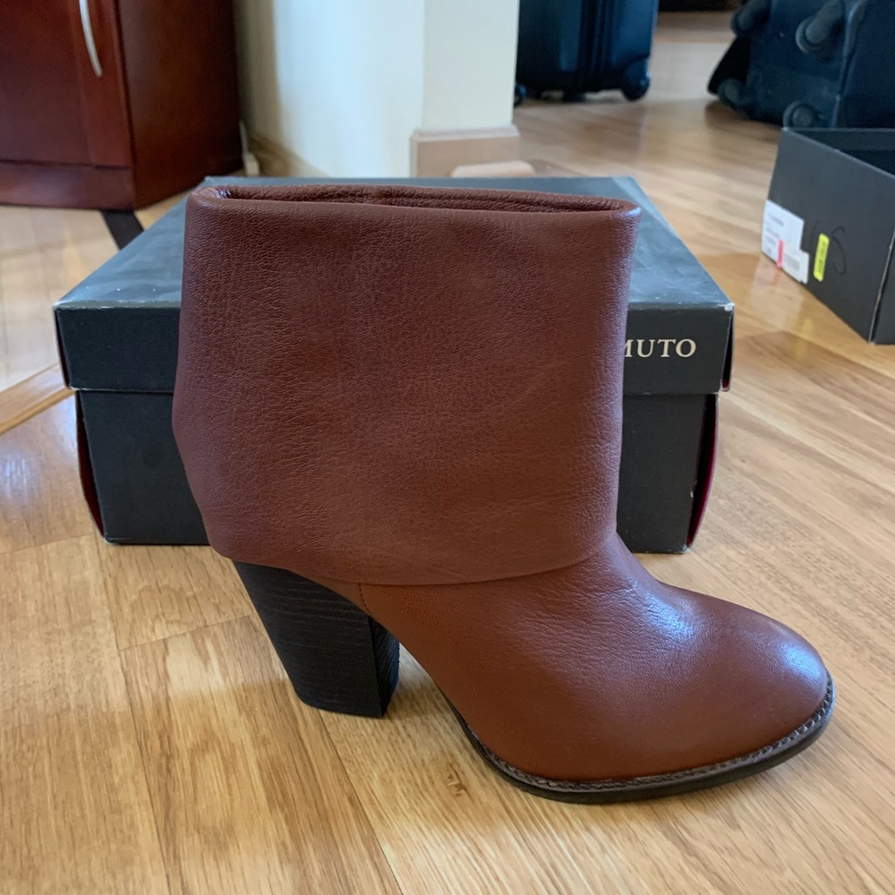 Vince Camuto NEW Whiskey Colored Booties